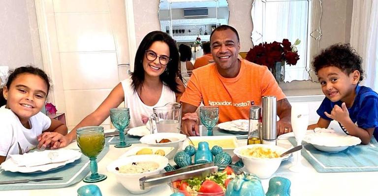 Luciele Di Camargo passa tarde divertida ao lado da família: ”Rolezinho”