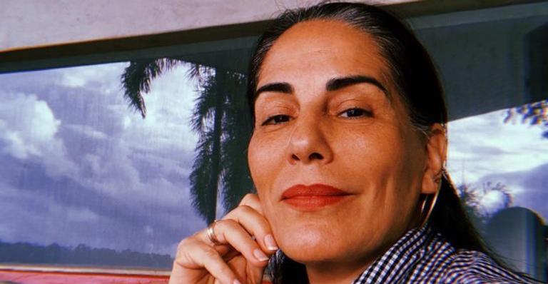 Clicada pela filha, Gloria Pires surge deslumbrante na web e recebe elogios: ”Lindíssima”