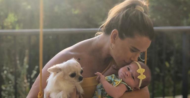 Dany Bananinha aproveita final do dia com a filha: ”Aquela luz boa das 16h”