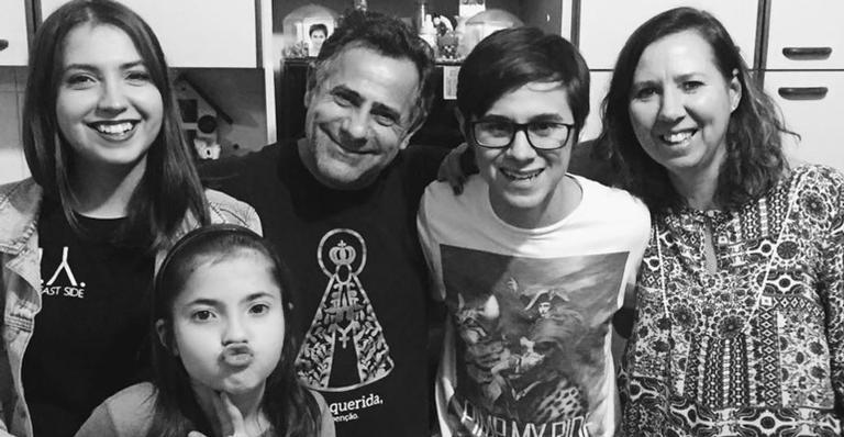 Chorando, irmã de Rafael Miguel emociona com desabafo 1 ano após tragédia: ”Nos falamos em sonhos”