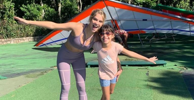 Isabella Santoni publica vídeo de sua irmã lendo sua aura e encanta as redes sociais