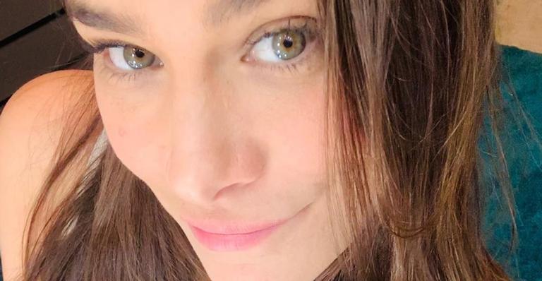 Fofura do dia! Priscila Fantin encanta as redes sociais em foto abraçando cachorrinho