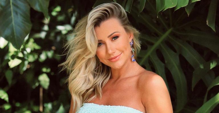 Ana Paula Siebert surge deslumbrante em selfie e fãs elogiam: ”Linda”