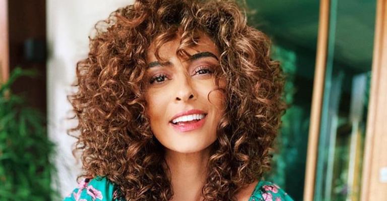 Juliana Paes revela que passa a madrugada assistindo série em mensagem de bom dia para os seguidores