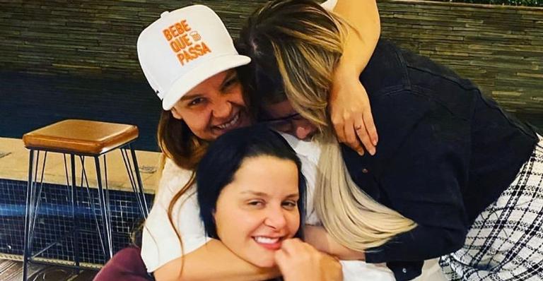 Marília Mendonça e Maiara & Maraísa fazem vídeo-chamada em momento íntimo e se divertem: ‘Sintonia’