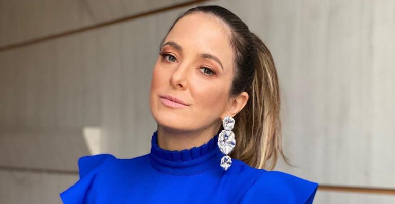 Ticiane Pinheiro encanta a web ao mostrar flores que recebeu de amigas: ”Você merece!”