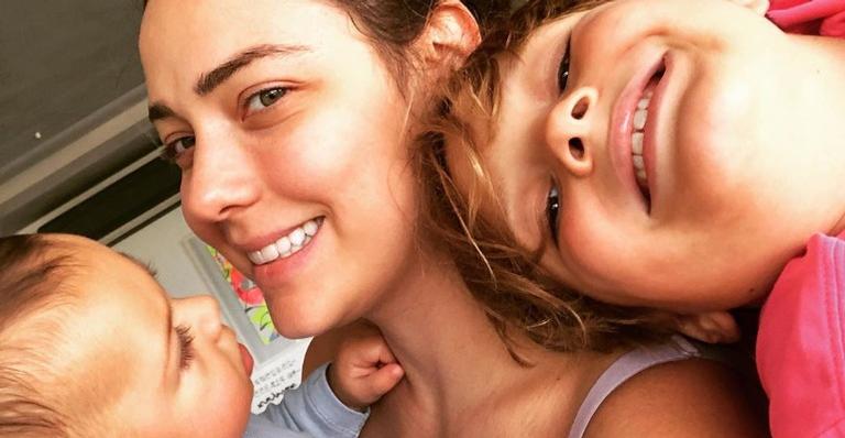 Carol Dantas explode o fofurômetro com cliques especiais de seus dois filhos