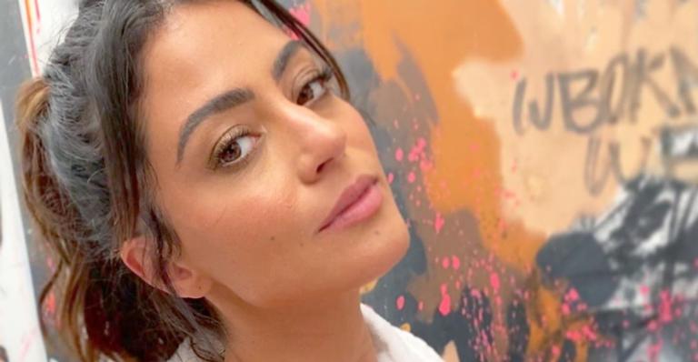 Carol Castro relembra clique da infância e semelhança com a filha chama a atenção: ”Você é a Nina”