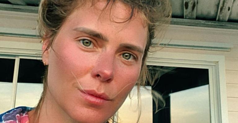 Carolina Dieckmann relembra bastidores de ‘Laços de Família’: ”Saudade de ficar careca”
