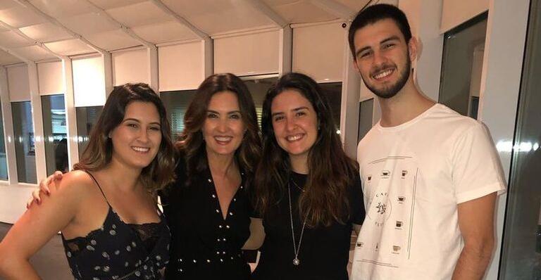 Fátima Bernardes encanta com lembranças raras dos filhos e sobrinhos
