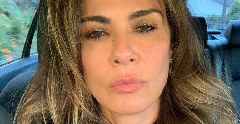 Luciana Gimenez posa arrasadora ao surgir com look curtinho e botas: ”Maravilhosa”