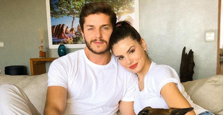 Camila Queiroz compartilha linda declaração a Klebber Toledo: ”Meu companheiro da vida”
