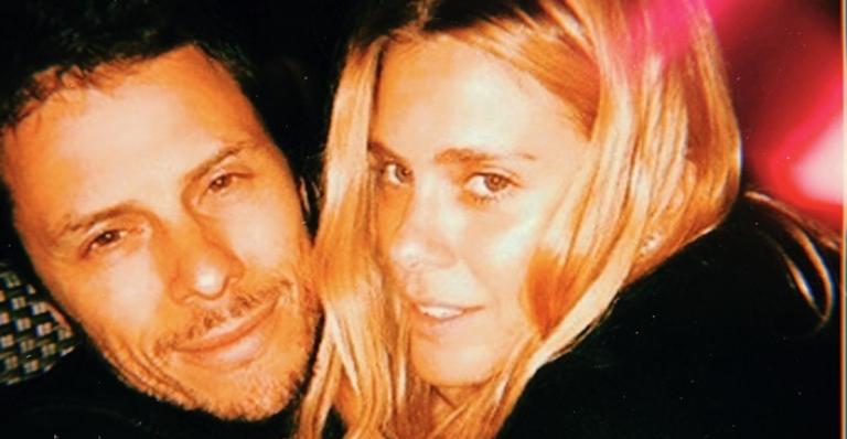 Carolina Dieckmann surge dando beijão em marido e se declara: ”Eu te amo forte e cada vez mais”