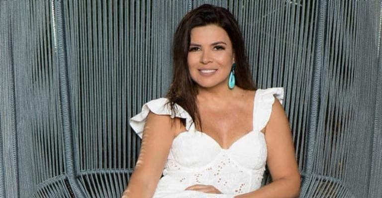 Mara Maravilha ganha jantar surpresa e declaração especial do noivo