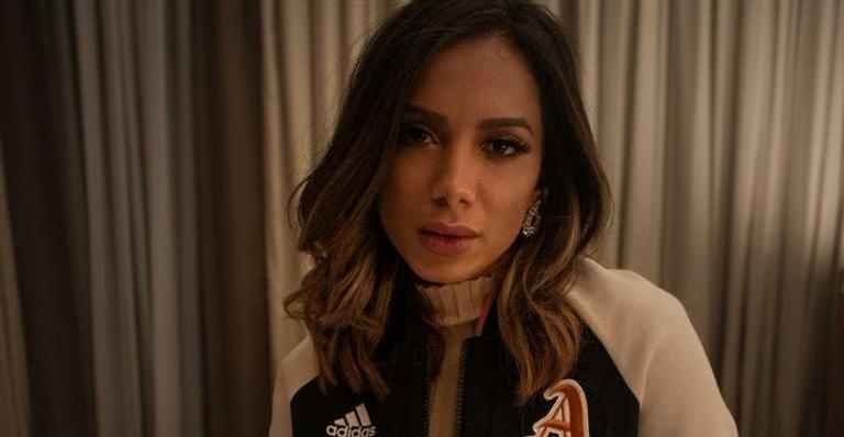 Anitta afirma que confia mais nos cachorros do que nos homens: ”Óbvio”