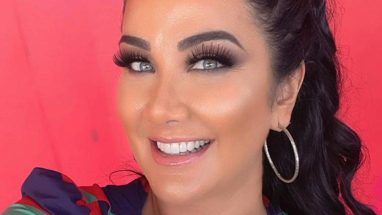 Helen Ganzarolli posa decotada e boa forma rende elogios: ”Perfeita”