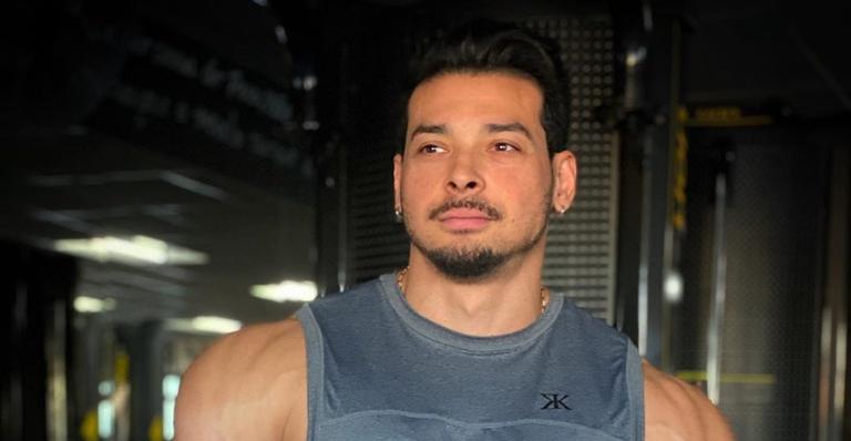 Felipe Franco, ex-marido de Juju Salimeni, surge nu ao lado de musa fitness: ”Aquecimento”