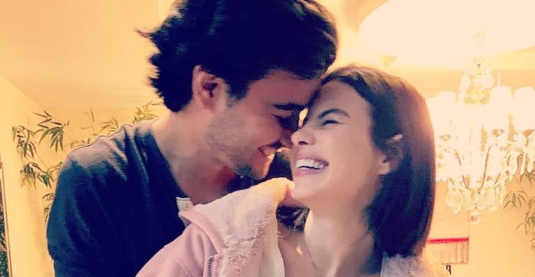 Grávida, Sthefany Brito posa ao lado do marido, Igor Raschkovsky, e celebra o amor