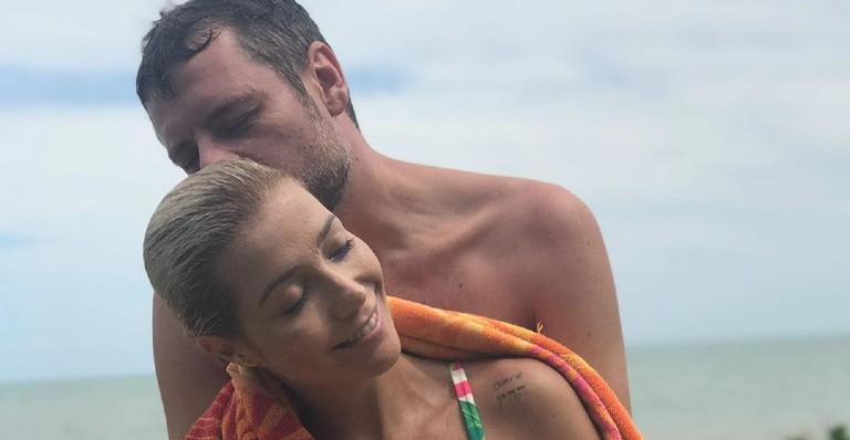 Luiza Possi usa as redes para se declarar para o marido: ”Companheiro de todas as aventuras”