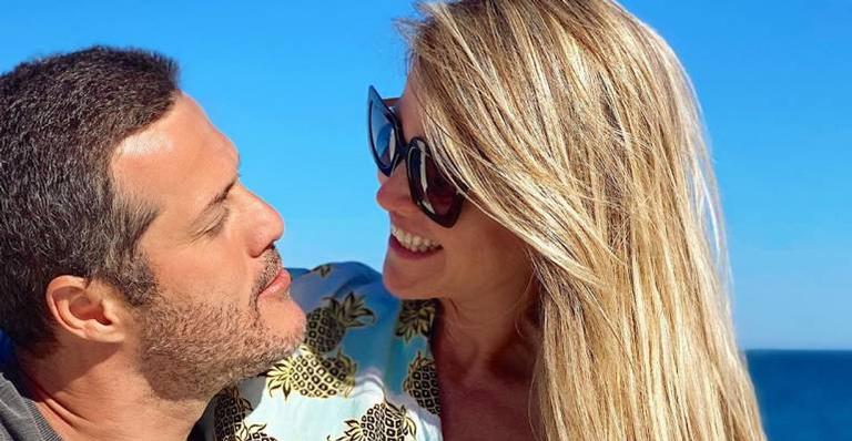 Susana Werner encanta ao surgir aos beijos com o marido na web