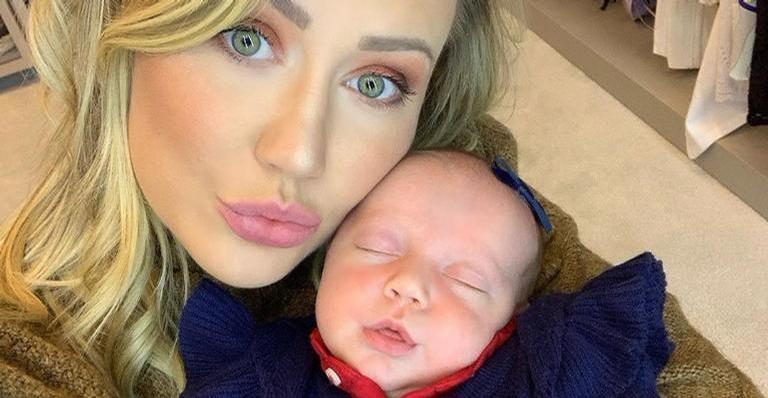 Ana Paula Siebert posa com Vicky e se derrete: ”Nem sei como vivi minha vida toda sem você”