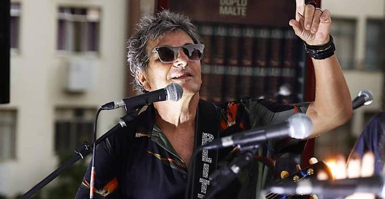 Banda Blitz anima vizinhos em live beneficente