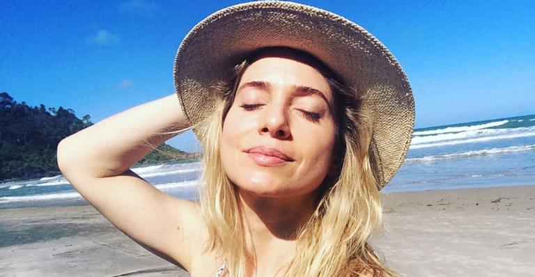 Em quarentena, Leticia Spiller surge descabelada e brinca: ”Modo do ano”