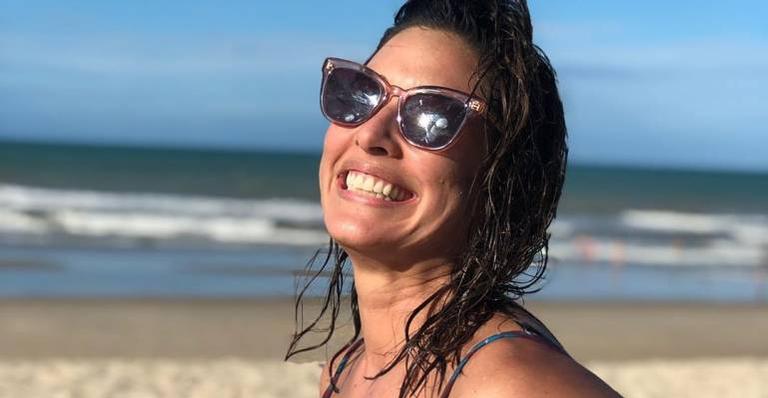 Giselle Itié relembra cliques na praia: ”Saudades da vida como era”
