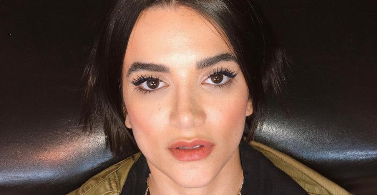 Manu Gavassi arranca elogios dos fãs ao posar com look conceitual: ”Perfeitinha e ponto”