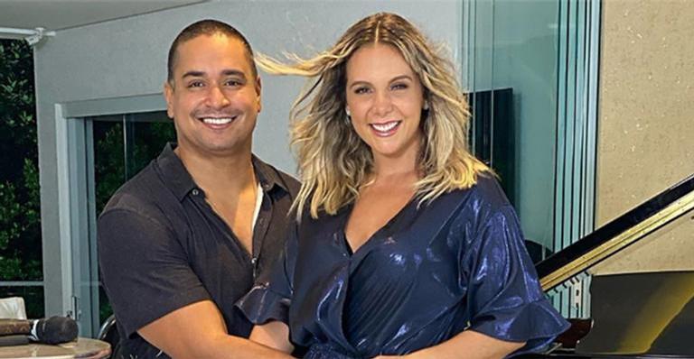 Carla Perez dá beijão em Xanddy e foto chama atenção na internet