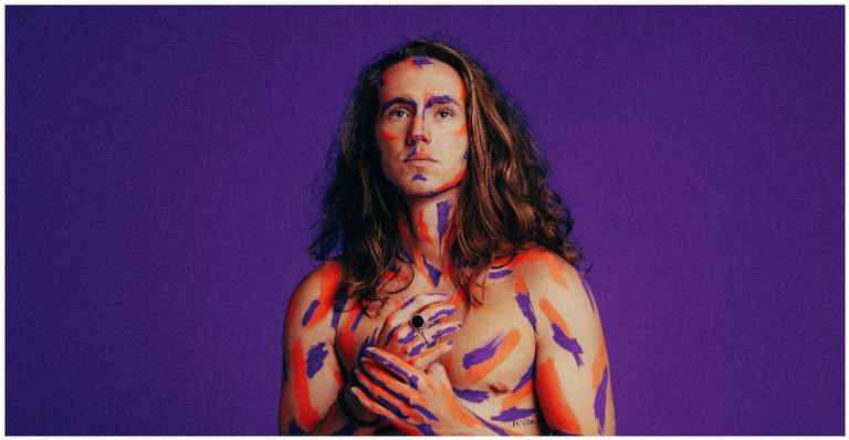 Vitor Kley conta detalhes de seu novo álbum, ‘A Bolha’: ”Não sei me definir e nem quero”