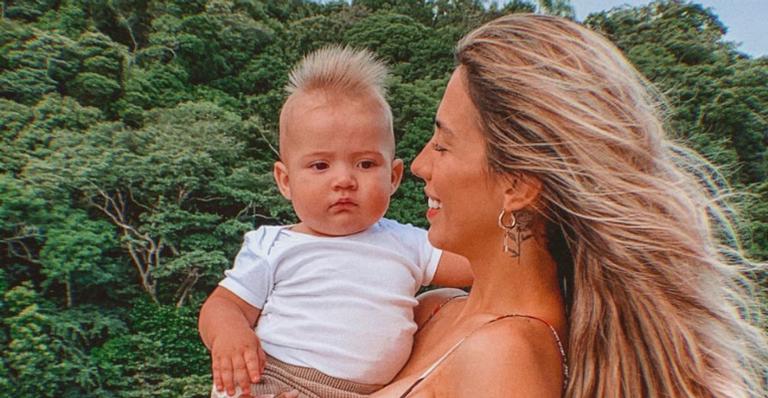 Filho de Gabi Brandt solta espirros fofos e fãs se derretem: ”Perfeito até espirrando”