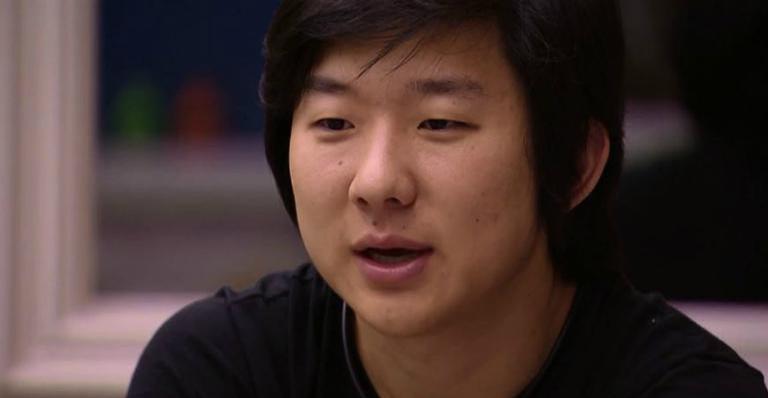 Filho de Pyong sorri em foto de aniversário e encanta seguidores