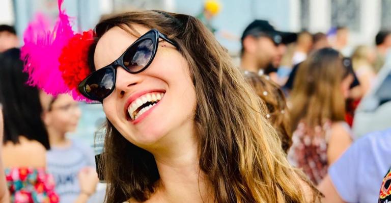 Grávida, Nathalia Dill posa para a câmera enquanto aproveita dia ensolarado: ”Tomando sol”