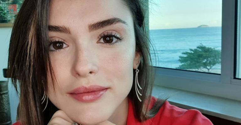 Isabelle Drummond encanta a web ao relembrar bastidores de ‘Novo Mundo’: ”Que foto incrível”