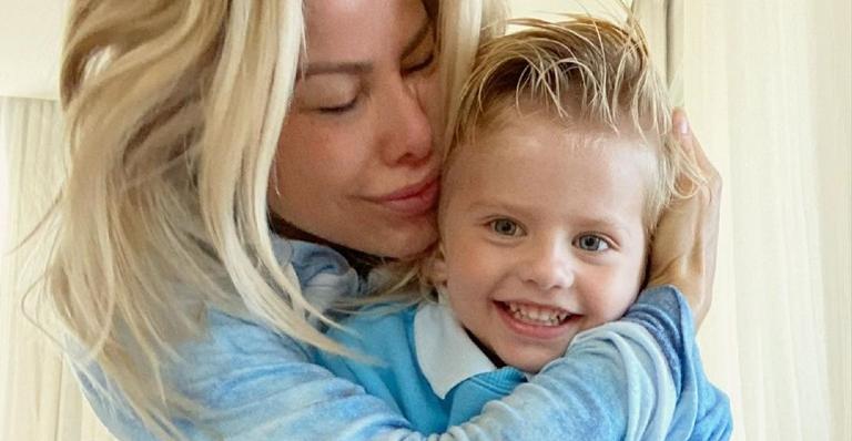 Karina Bacchi derrete o coração dos seguidores ao compartilhar foto de Enrico chorando