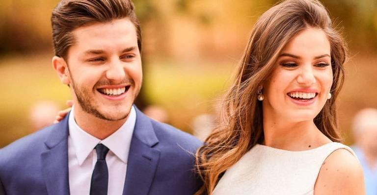 Klebber Toledo celebra dois anos de casado com Camila Queiroz: ”Dia feliz”
