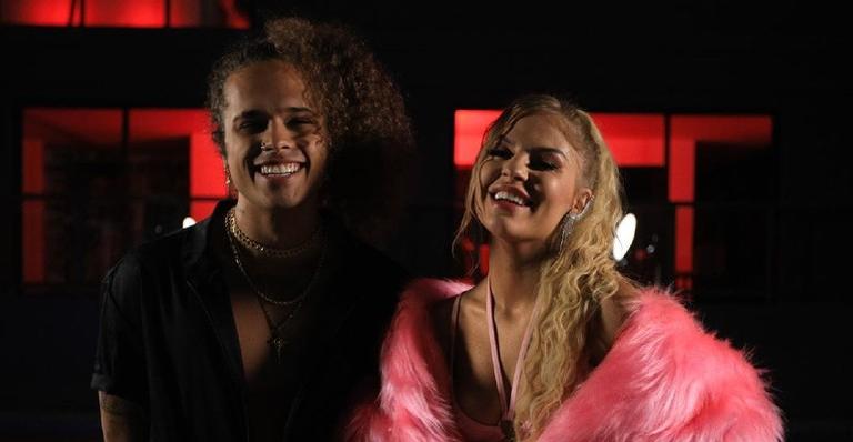Luísa Sonza e Vitão aparecem abraçadinhos em foto e a cantora agradece a repercussão de sua live