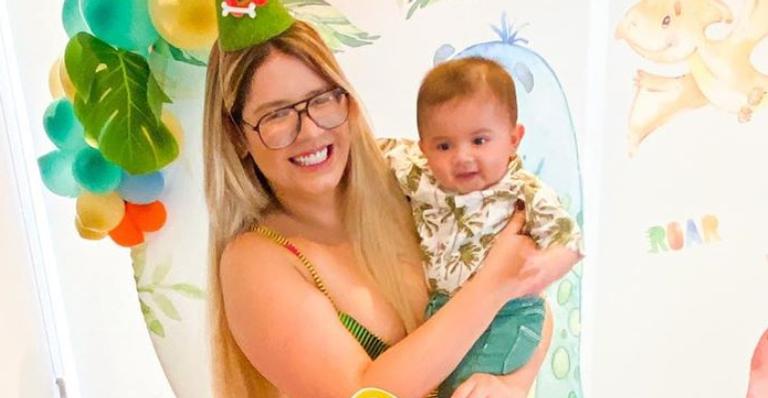 Marília Mendonça registra o filho comendo papinha pela primeira vez: ”Primeiro papa do meu bebê”