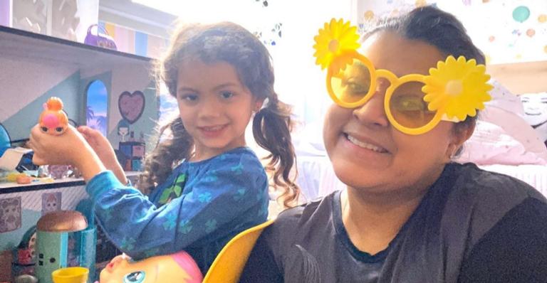 Preta Gil se diverte em dia de beleza com a neta, Sol de Maria: ”Não é filtro, gente”