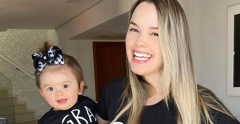 Thaeme Mariôto registra Liz rodeada de brinquedos e se encanta: ”Pequenininha linda”