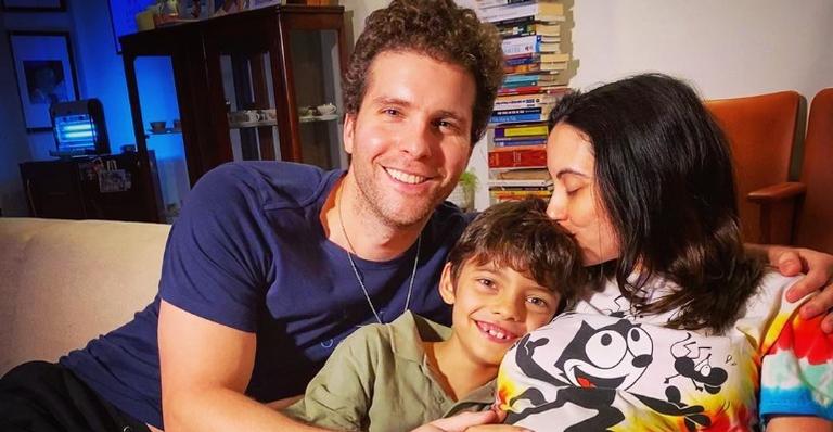 Thiago Fragoso encanta ao exibir seu filho caçula dormindo: ”Zelando pelo sono do Tintim”