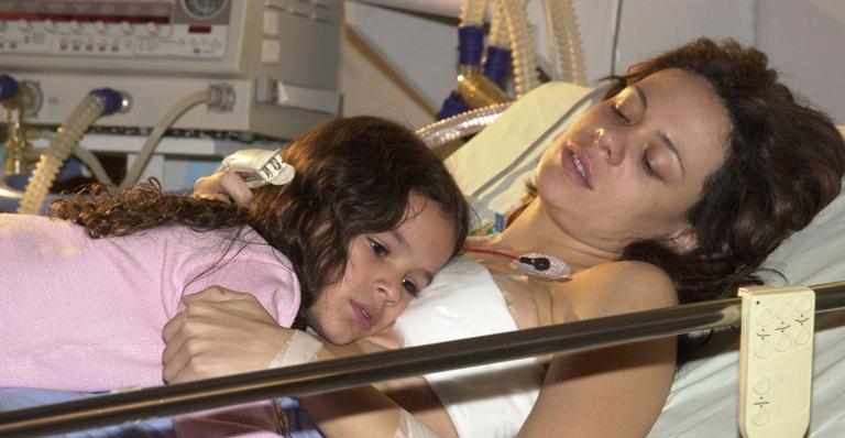 Vanessa Gerbelli relembra parceria com Bruna Marquezine em novela: ”Impossível não se apaixonar”