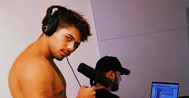 Zé Felipe desabafa sobre live shows: ”Parece que estou cantando para o nada”