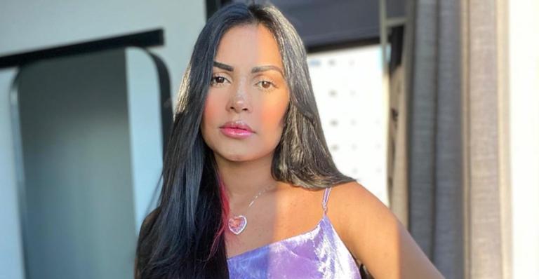Ao lado do namorado, Flay canta música de sua dupla após anunciar carreira solo
