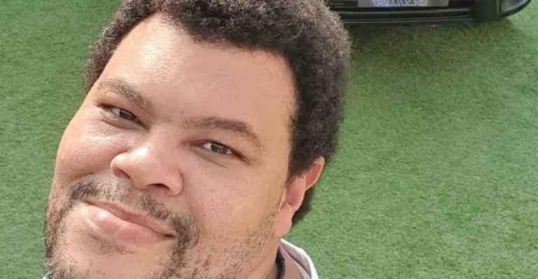 Babu Santana recebe carro que ganhou de empresa durante sua participação no Big Brother Brasil 20