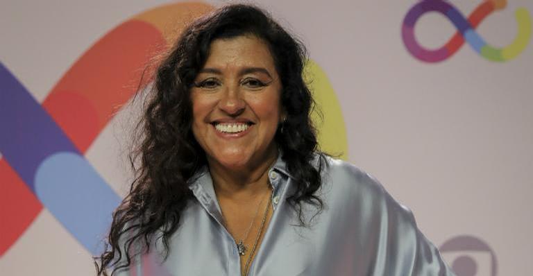 Regina Casé regista o quintal da sua casa cheio de capivaras: ”Minhas vizinhas”