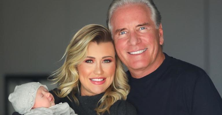 Roberto Justus se derrete ao celebrar o primeiro mês de Vicky: ”Muito amor e muita felicidade”