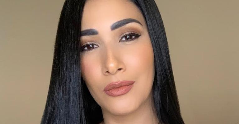 Simaria faz selfie no quarto e tamanho da sua mansão impressiona fãs