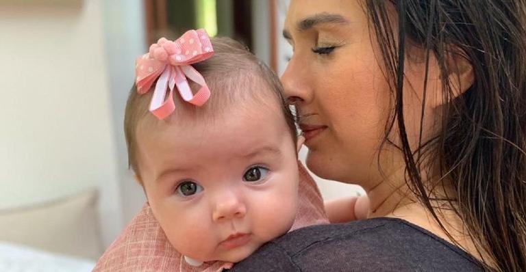 Tatá Werneck compartilha foto tirada por Clara Maria e brinca: ”Minha primeira selfie”